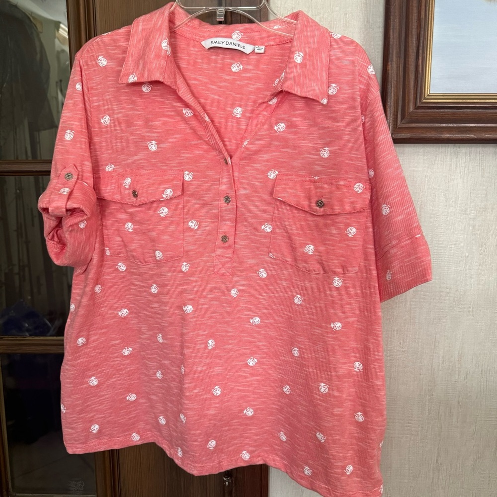 Emily Daniel’s Red Roll Tab Sleeve Graphic Beach Top